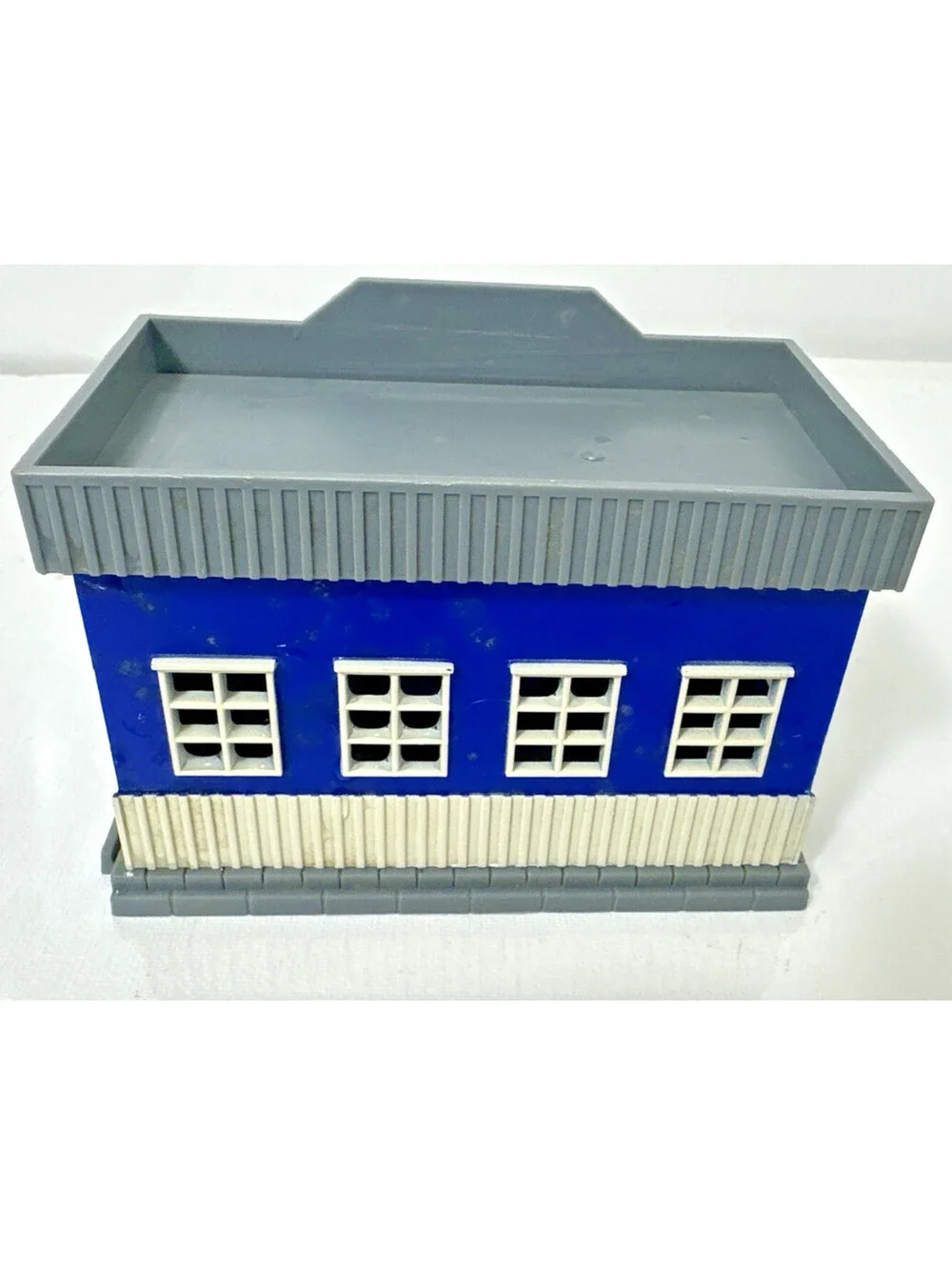 HO Scale Town Residential Lot - Vintage Walthers Rooming House & Police Station